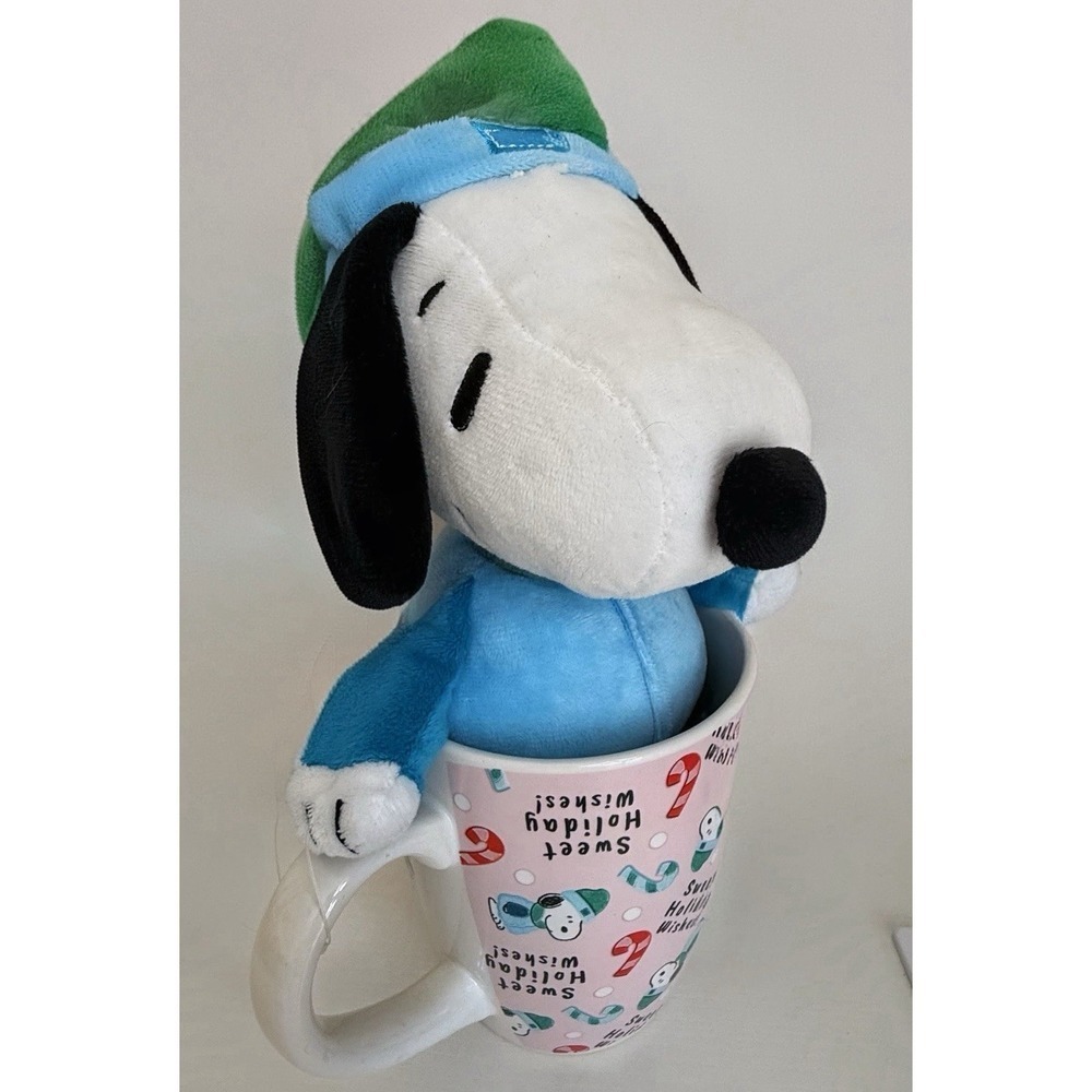 Peanuts Holiday Snoopy Plush in a Mug 25.4oz Holiday Christmas Gift New W/ Tags